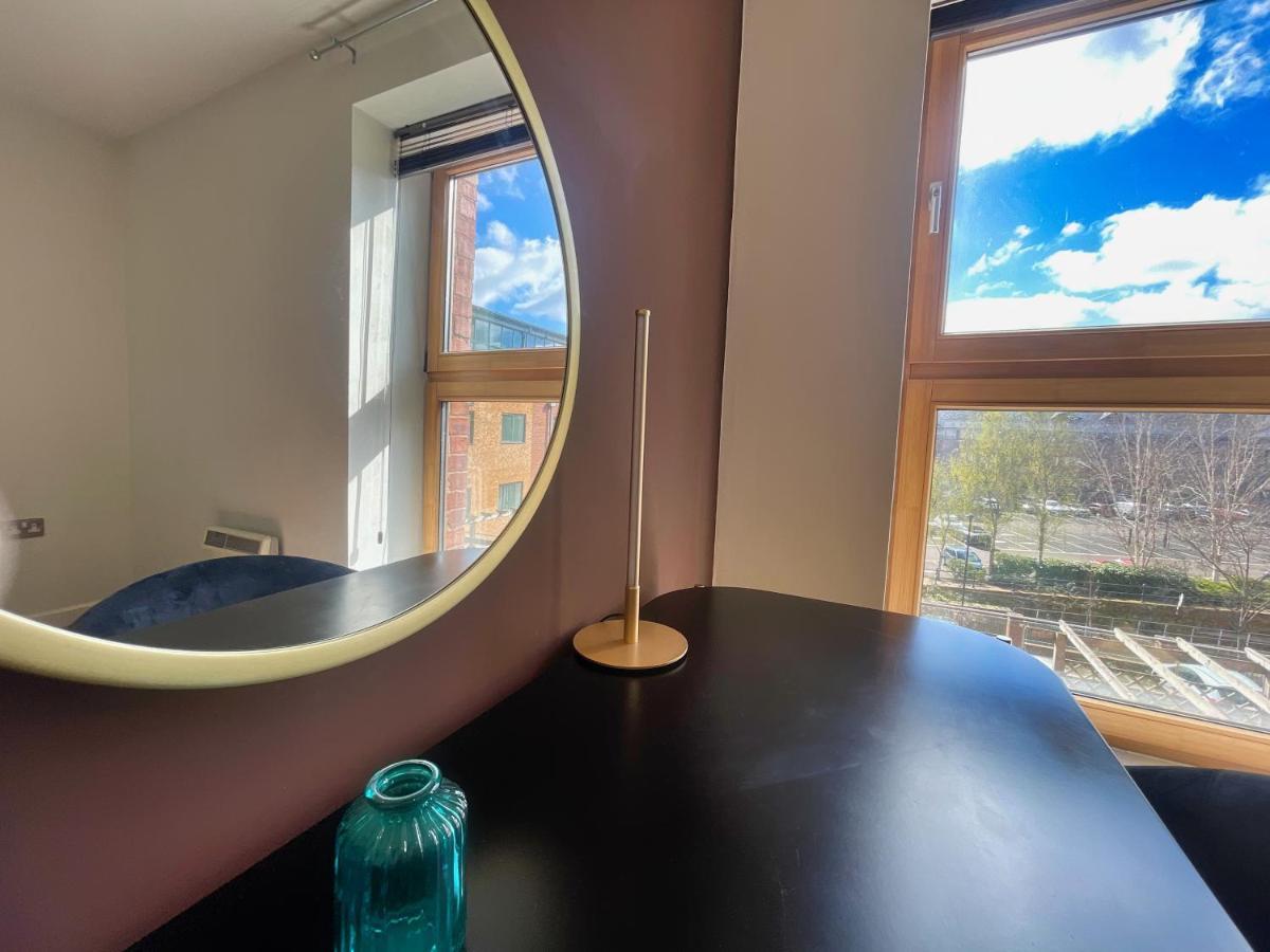 Historic Clock Tower Apartment With Rooftop Terrace And Free Secure Parking シェフィールド エクステリア 写真